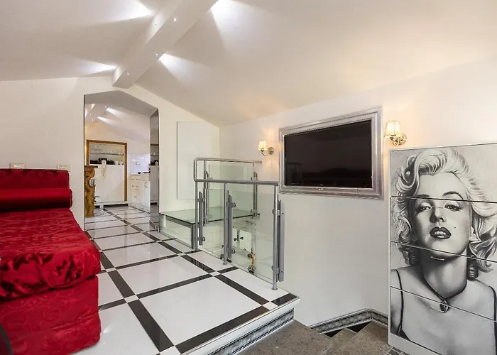 Apartment Star By In